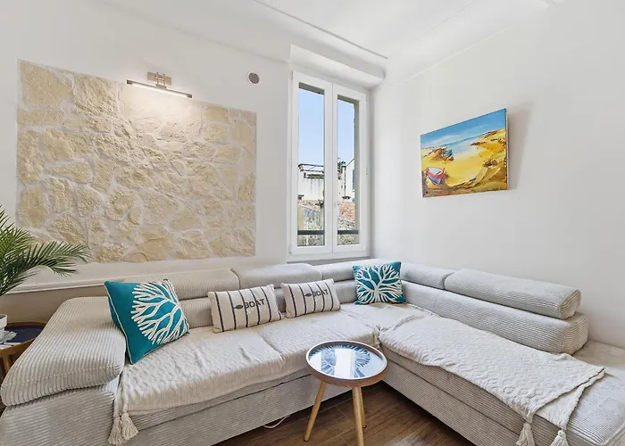 L'azur Antibois - Charme Confort * 昂蒂布